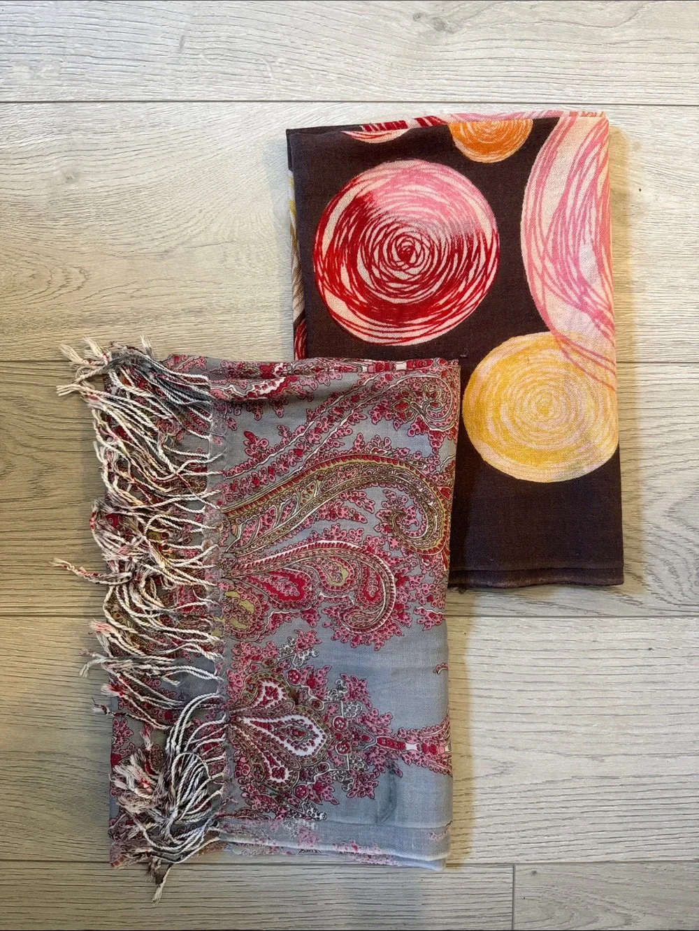 Set of 2 accent scarves